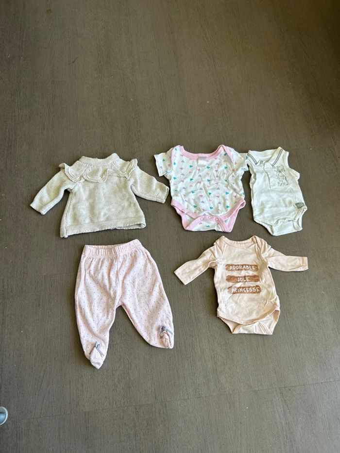Lot de vêtements 0 mois, naissance - photo numéro 3