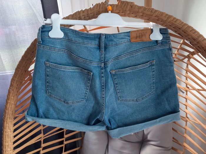 Short à trou en jean taille 40 - photo numéro 3