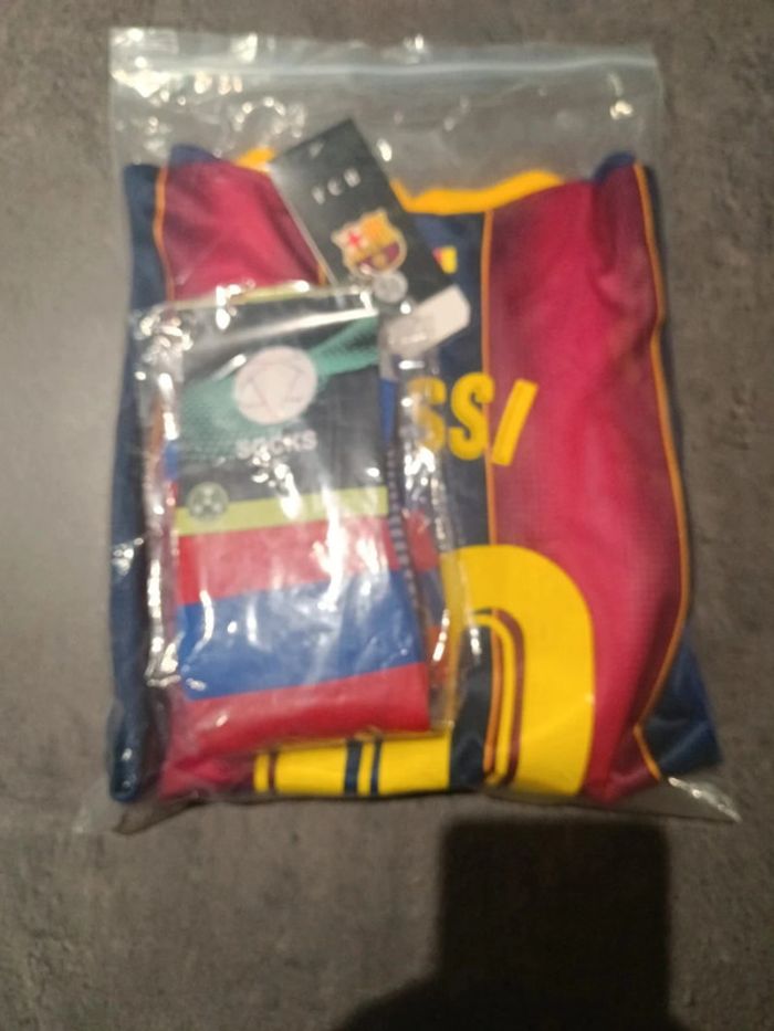 Tenue football Léo Messi FC Barcelone. T.28 - photo numéro 5