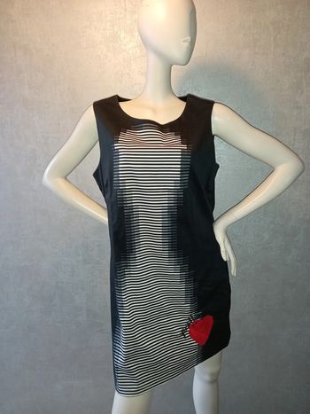 robe noire rayé avec coeur desigual taille 44