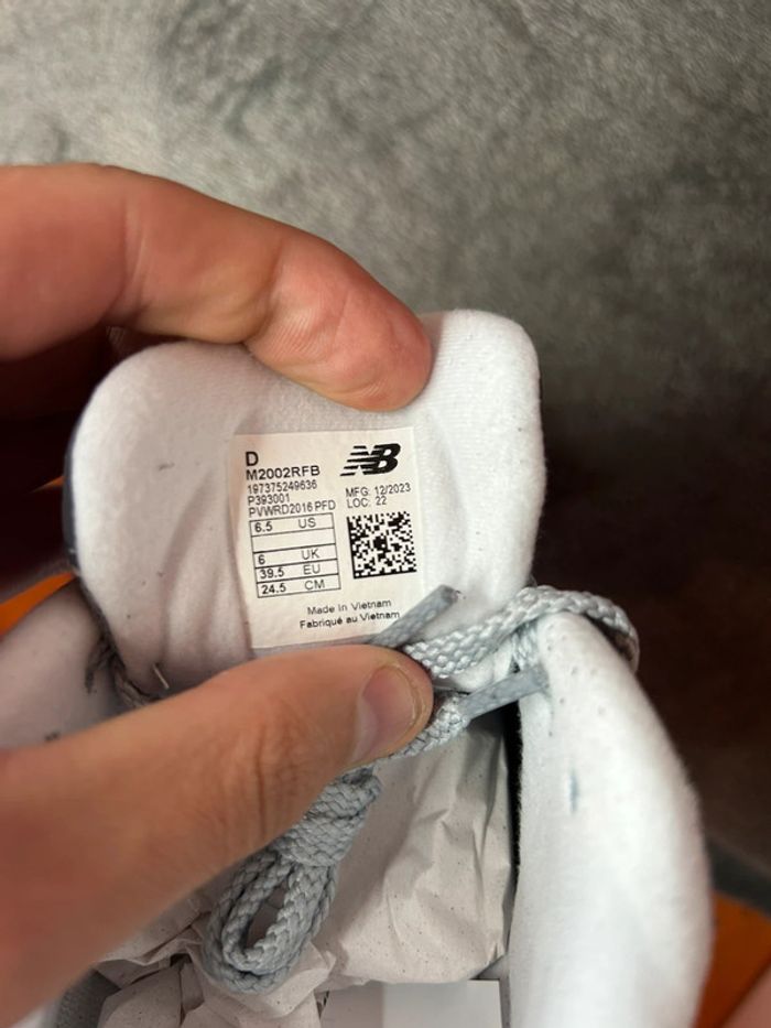 New Balance M2002 Bleu/Blanc - Taille 39.5, Top Confort & Style - photo numéro 4