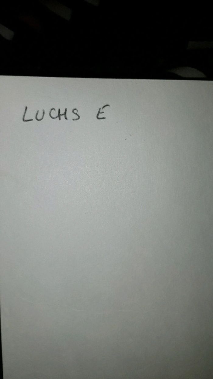 Livre chapeau rond rouge - photo numéro 3