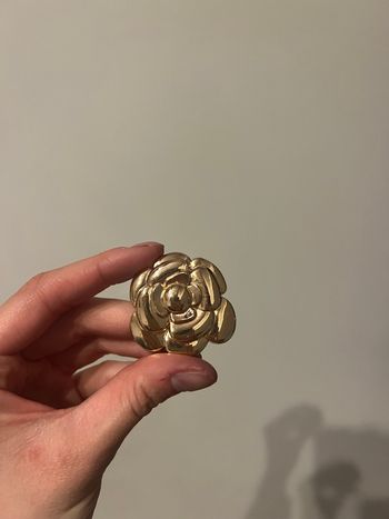 Broche or 