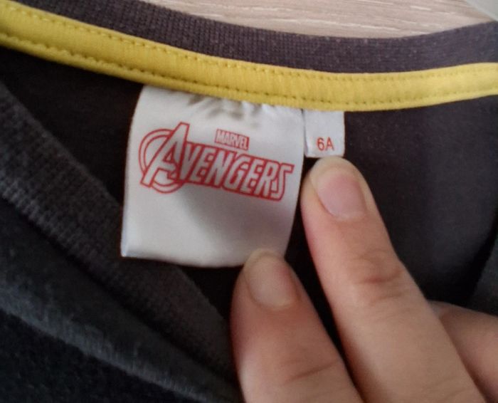 Tee-shirt manches longues avangers marvel taille 6 ans - photo numéro 2