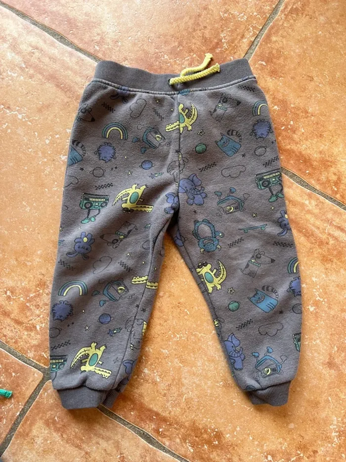Lot 4 joggings Primark 2/3ans - photo numéro 2