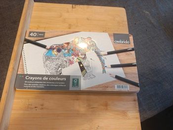 Boite de 40 crayons de couleur neuf