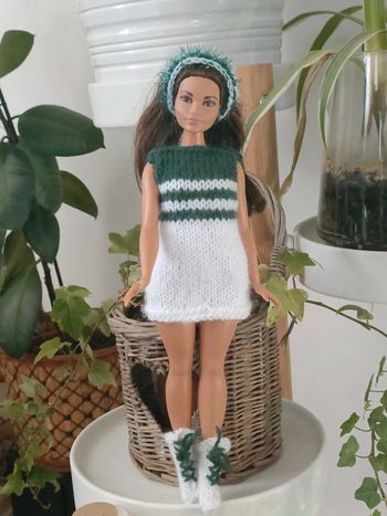 Tenue robe rayées verte et blanche pour barbie