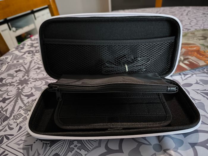 Pochette Switch noire dans un excellent état - photo numéro 5