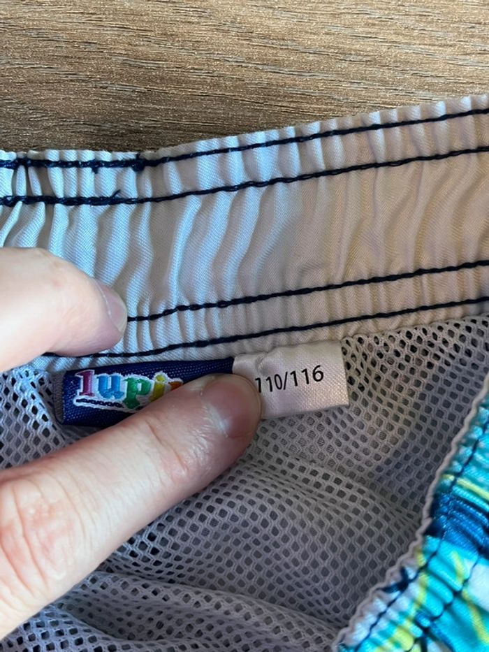 Je vend un short de bain garçon taille 110/116 cm très bon état - photo numéro 3
