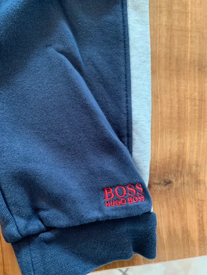 Survêtement Hugo Boss taille 3 ans - photo numéro 5