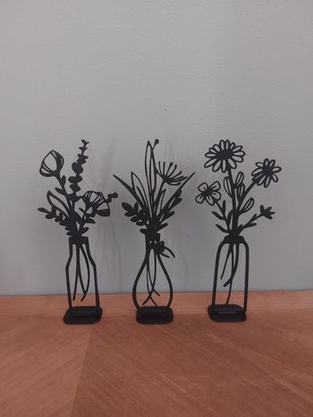 Décoration 3 fleurs sur socle à poser