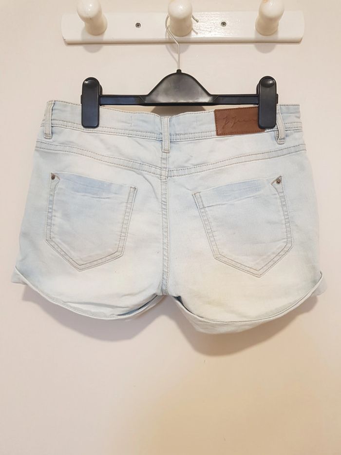 Short bleu très clair - photo numéro 4