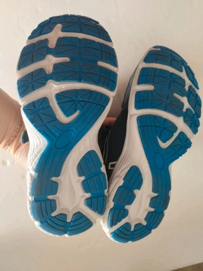 Baskets bleues - photo numéro 4