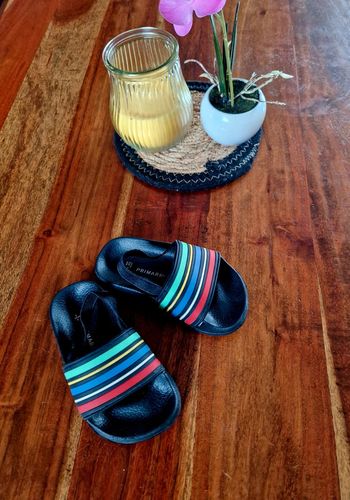 Claquettes bébé élastiquées