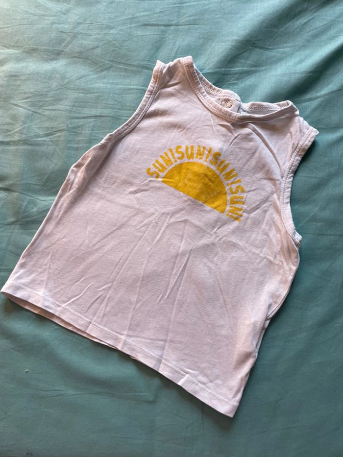 Lot de 4 marcels 18 mois - dont deux avec un petit accro - photo numéro 6