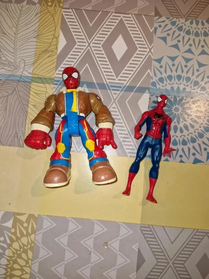 Lot de 2 figurines spiderman
