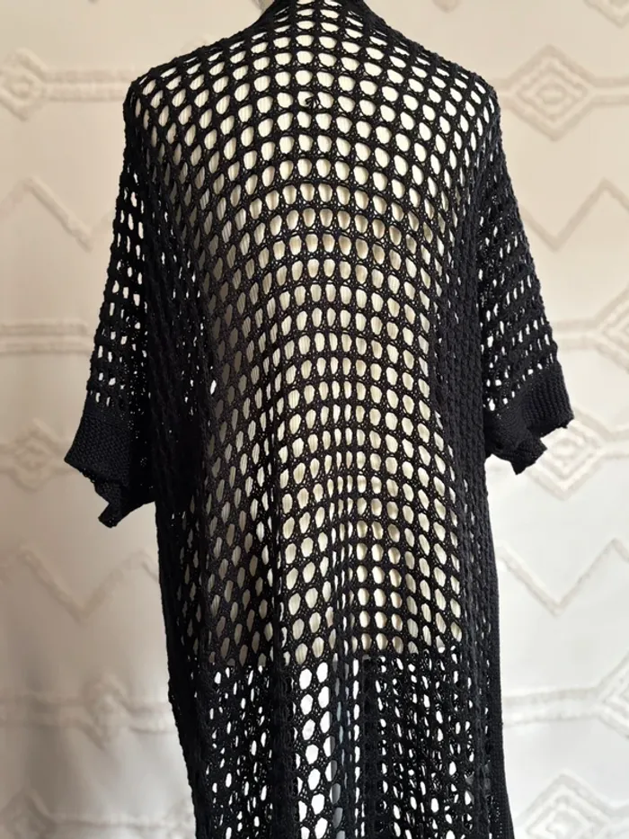 Gilet long noir en maille ajourée – effet filet chic – manches courtes – taille unique - photo numéro 4