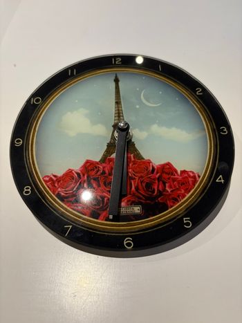 Horloge murale Paris Tour Eiffel diamètre 18 cm en verre