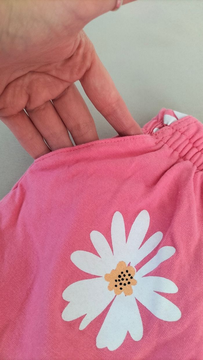 🩷 Short ample rose à marguerites - 8 ans - Gémo - Excellent état 🩷 - photo numéro 3