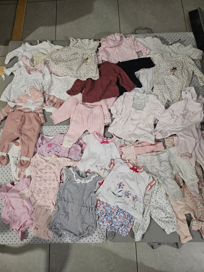 Lots vêtements fille 1 mois