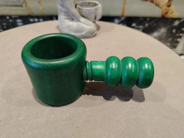 Ancien casse noix en bois vert collection XXe