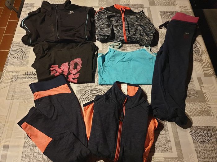 Lot vetements fille 7 8 ans 34 pièces
