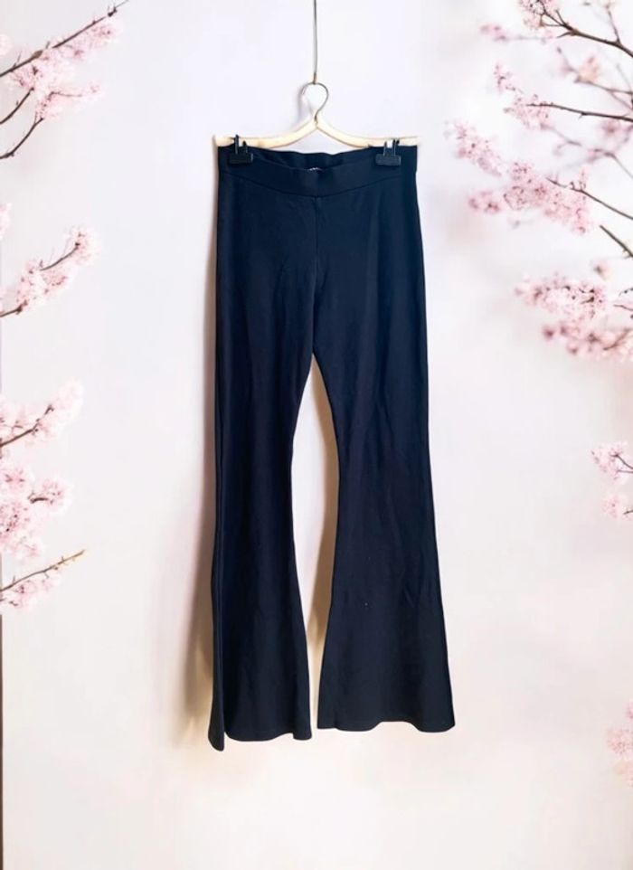 🎀 Pantalon noir de type legging évasé Taille M🎀