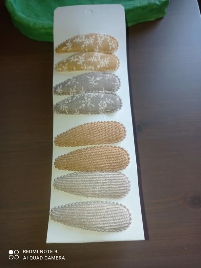 Lot de 8 pinces / barrettes NEUVES