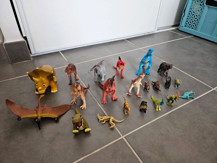 Lot de 21 dinosaures, Bon état, très propres