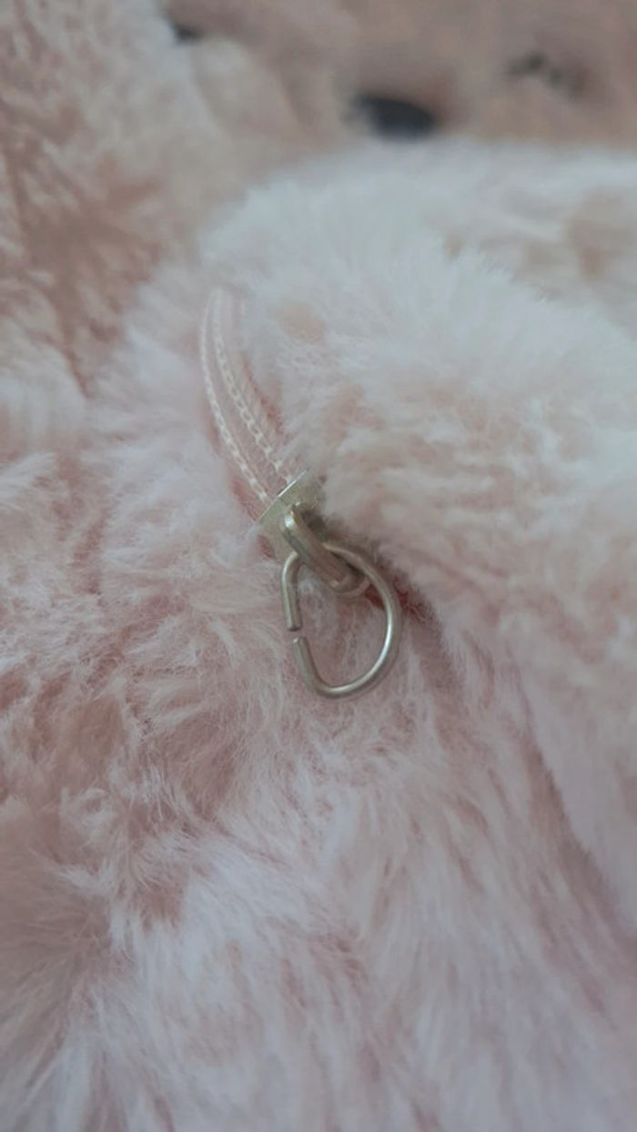 Adorable sac à dos ourson en fausse fourrure rose poudré parfait pour la rentrée 🎀 - photo numéro 8