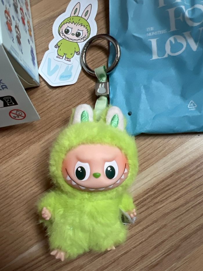 Labubu Pin for Love V - photo numéro 2