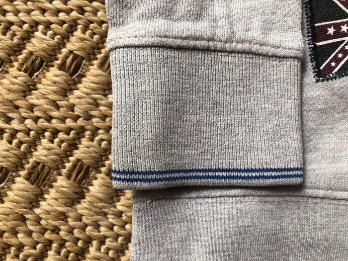 Sweat - taille 5 ans - photo numéro 5