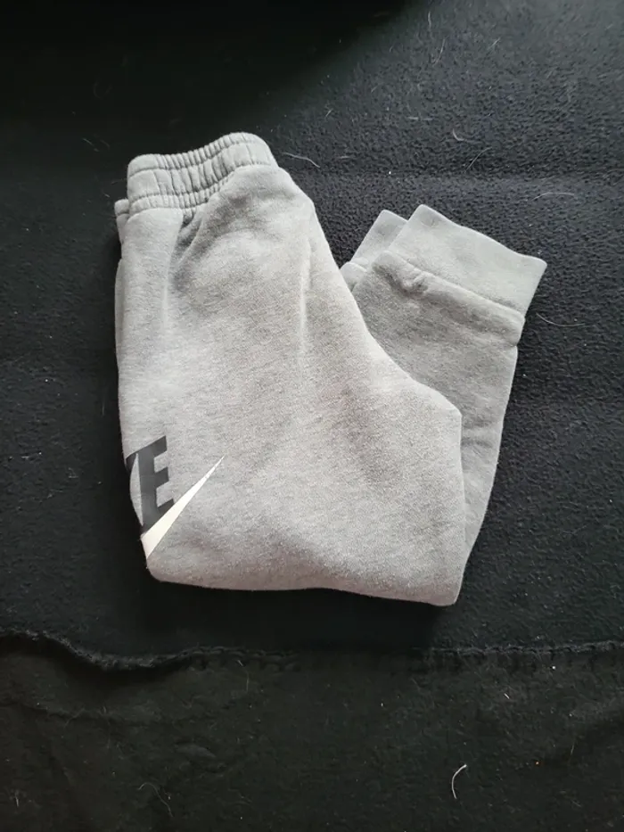 Bas de jogging Nike taille 2-3 ans - photo numéro 7