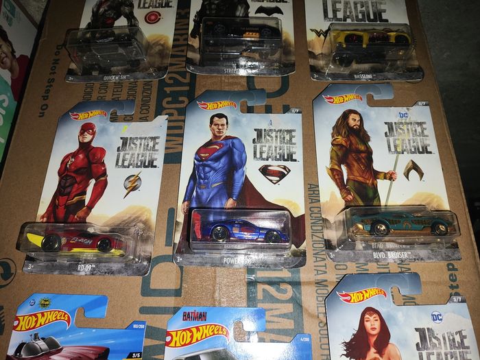 Lot 9 voitures Hot Wheels Justice League Batman - photo numéro 3