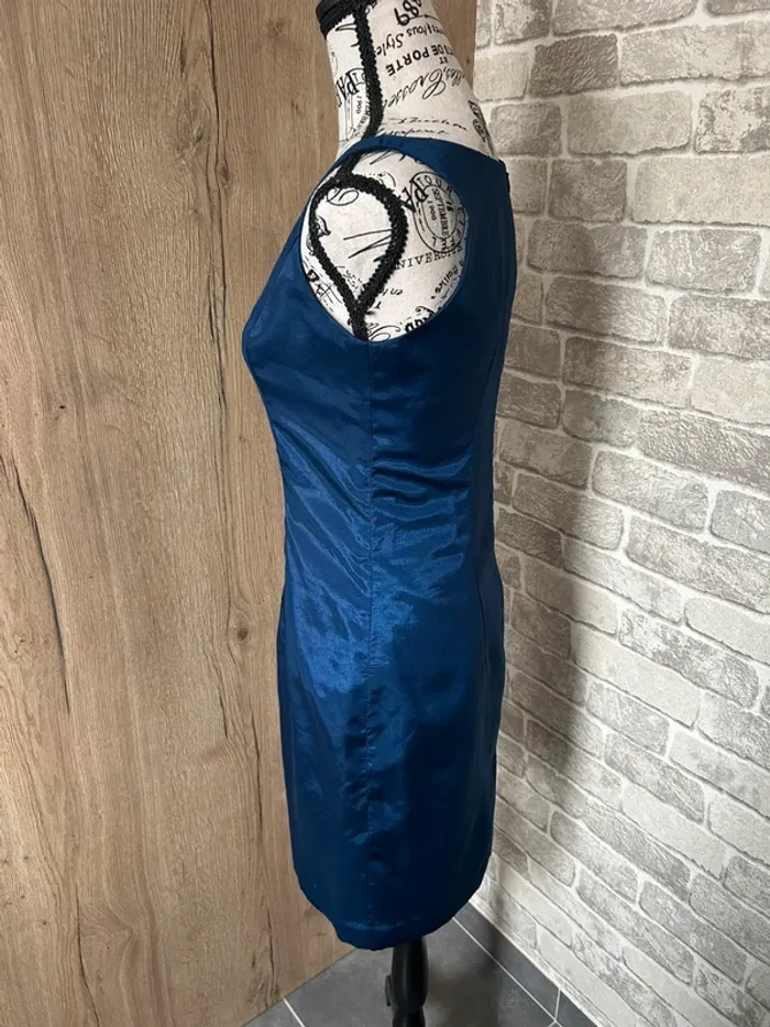 Robe satinée bleue marine taille 34 - photo numéro 2