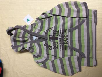 Pull à capuche 2 ans