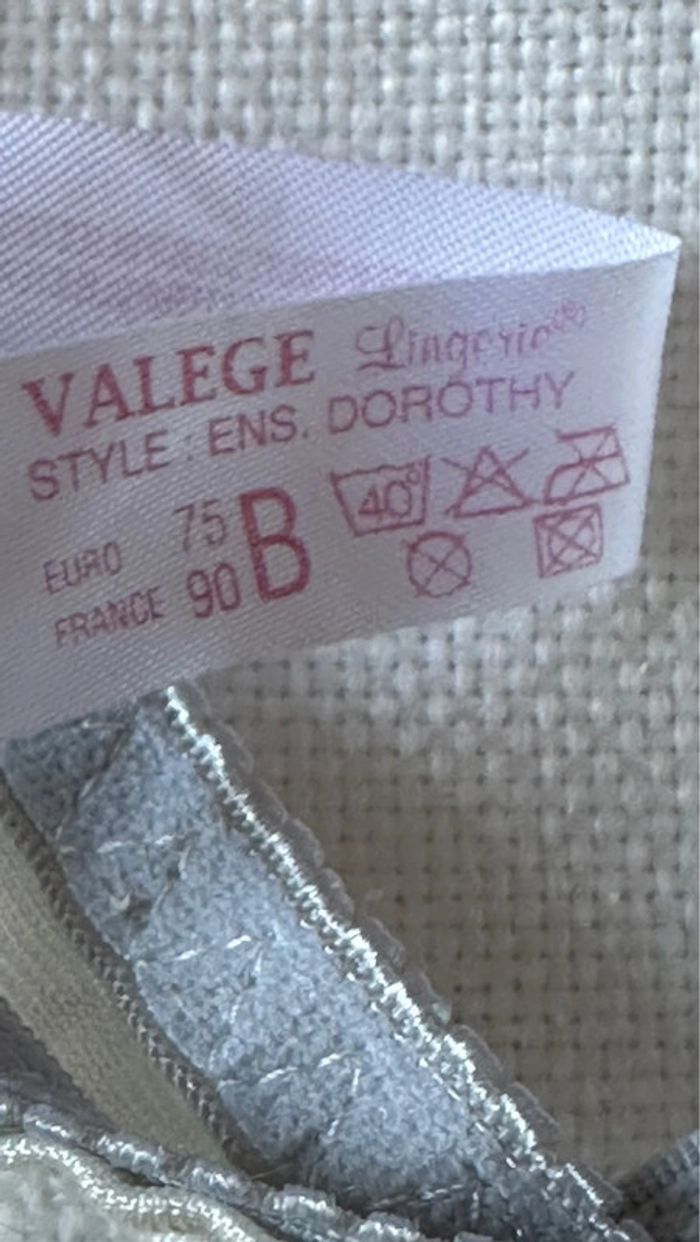 🔆 ravissant soutien gorge 90 B en excellent état Valege - photo numéro 7