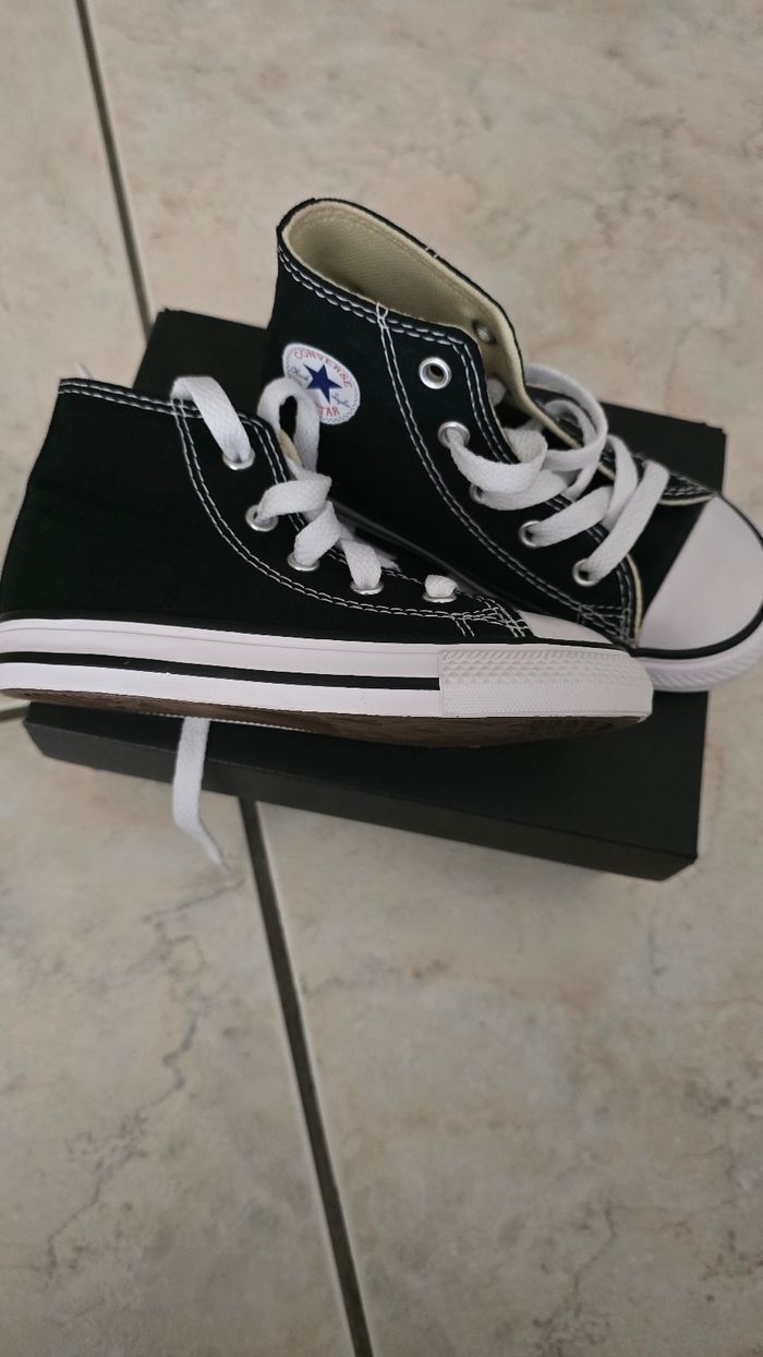 NEUVES  (non portées )🏷🤩😍🥰 converses pointure 24 mixtes🏷🤩😍🥰👌 - photo numéro 5