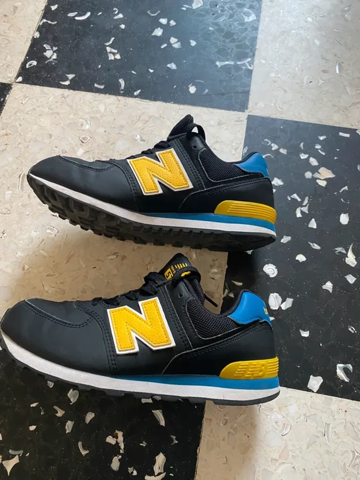 New Balance 574 – Noir / Jaune / Bleu – Taille 36 EU - photo numéro 2
