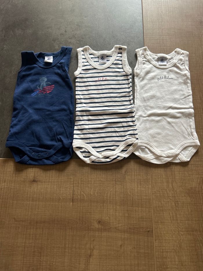 Lot de 3 Bodies manches courtes bébé taille 3 mois petit bateau