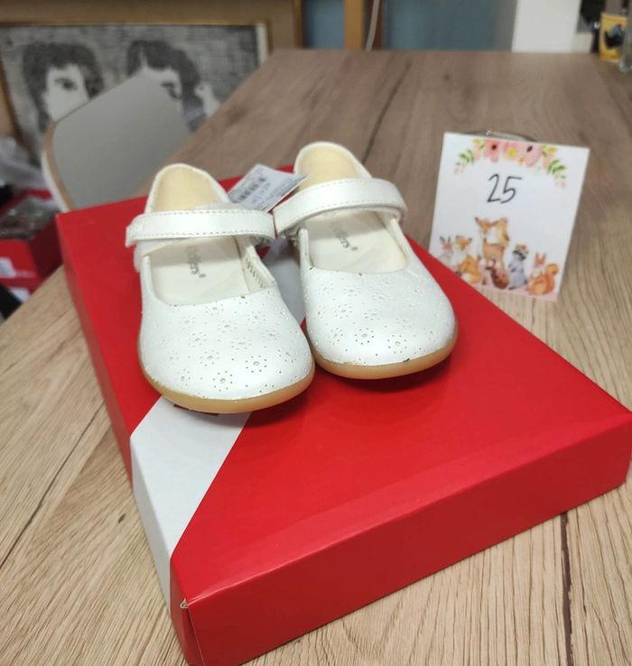 Sandales chaussures ballerines cuir kickers 25 neuves - photo numéro 2
