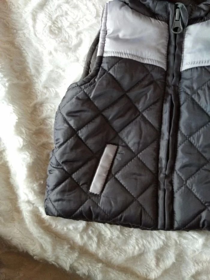 Veste blouson à capuche sans manche Garçon 3 mois Mini & Co Kiabi - photo numéro 3