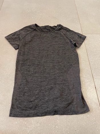 T-shirt gris decathlon pour femme, taille M