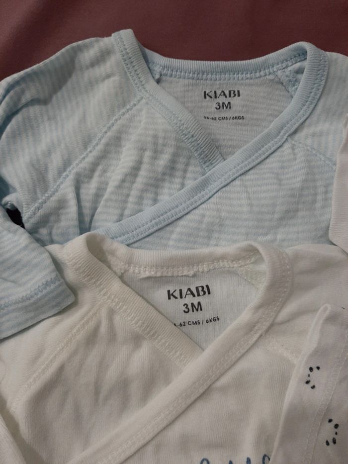 Lot de 4 bodies 3 mois - photo numéro 3