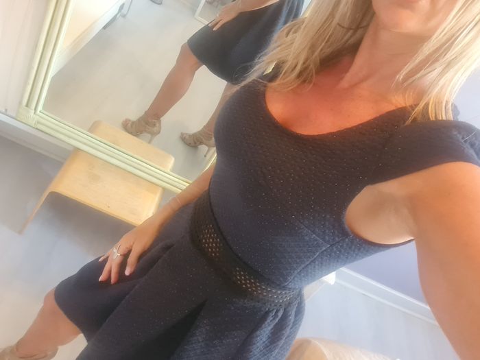 Robe bleue marine ajourée noire Naf Naf Taille 34 - photo numéro 5