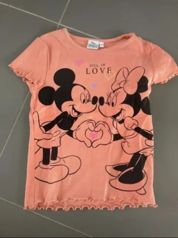 T shirt mickey et minnie 8 ans comme neuf jamais porté juste lavé