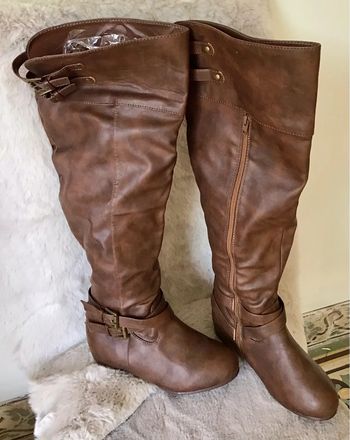 Paire de botte haute plate taille 37 couleur marron (0224) talon caché à l’intérieur