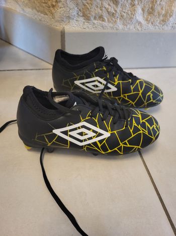 Belles chaussures de foot taille 31