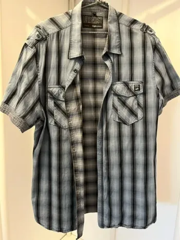 Chemise manches courtes rayée