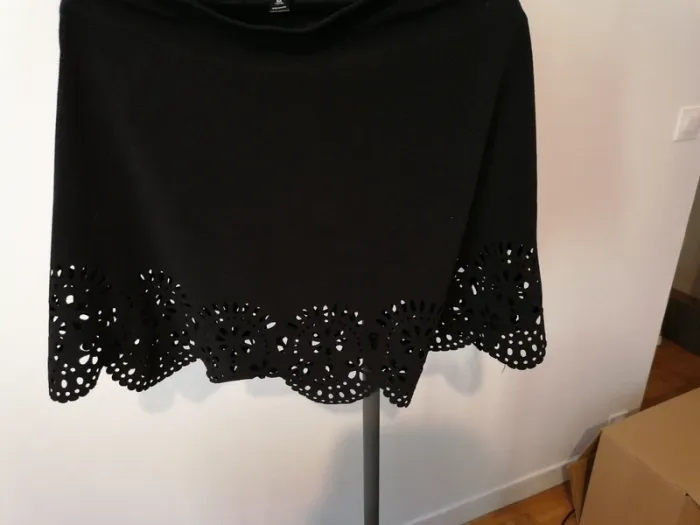Jupe noire taille élastique bas en dentelle - photo numéro 3